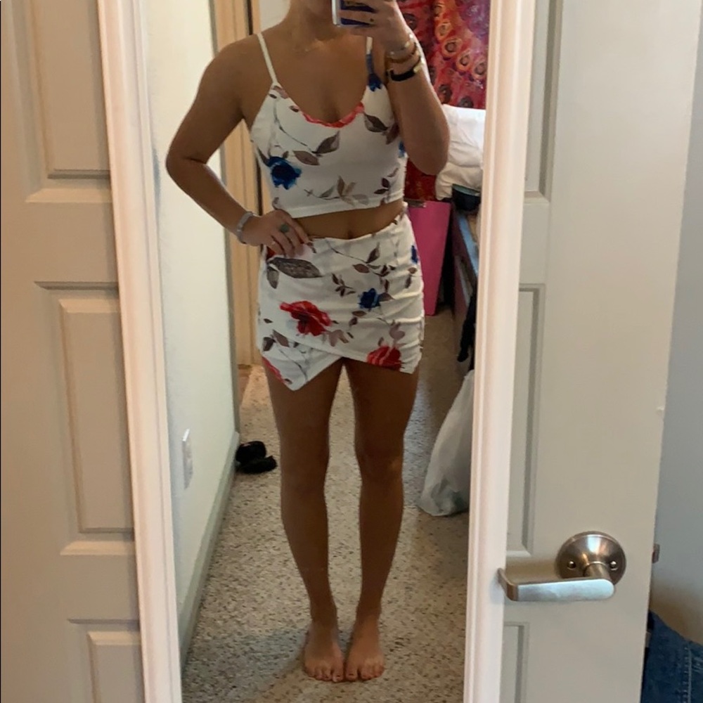Matching two piece set - Picture 3 of 4